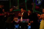 Dharmendra on the sets of Indian Idol in Filmcity on 27th July 2010 (5).JPG